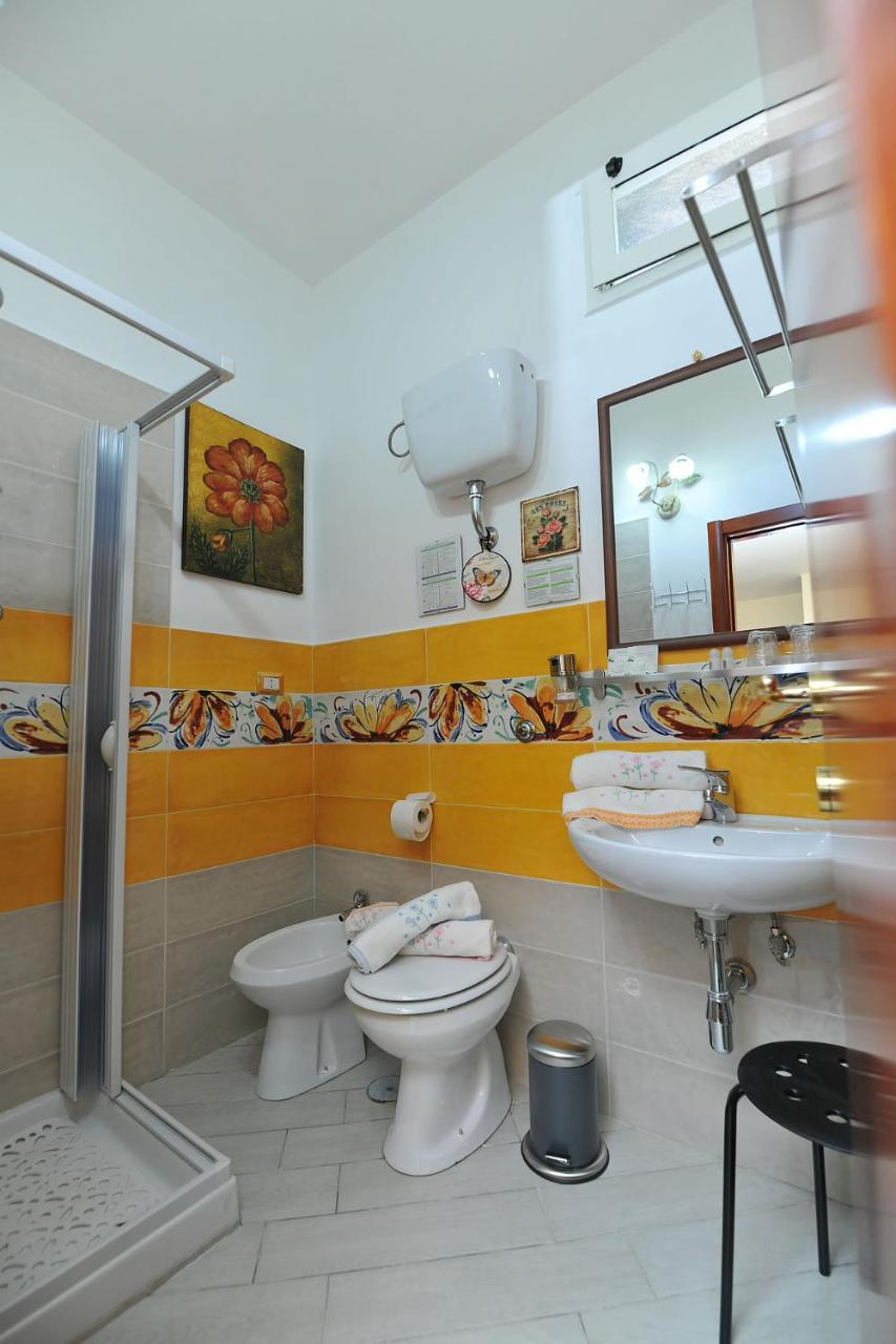 B&B Le Cycas Кастелламмаре-ди-Стабия Экстерьер фото